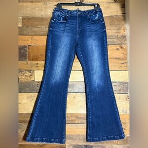 KanCan Celestine Mid-Rise Flare jeans with stretch,‎ women's size 30 Dark Wash